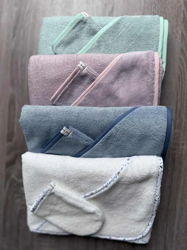 Cape de bain bébé en polaire de bambou – 90 x 90 cm